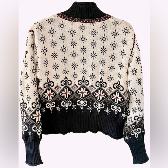 Vintage Icelandic Design Zip Up Snowflake Sweater - Picture 2 of 13